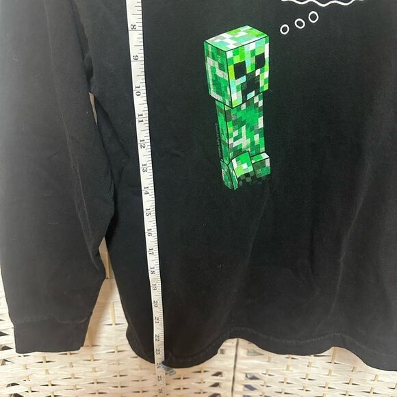 Mojang official Minecraft long sleeve YL 14-16 black euc Creepers gonna creep - Picture 4 of 5